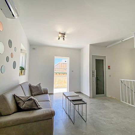 Designer Duplex Penthouse In Florianaアパートメント エクステリア 写真