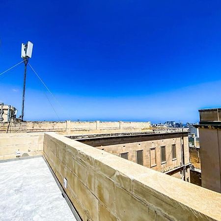 Designer Duplex Penthouse In Florianaアパートメント エクステリア 写真