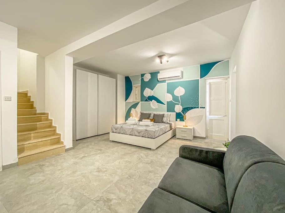 Designer Duplex Penthouse In Florianaアパートメント エクステリア 写真